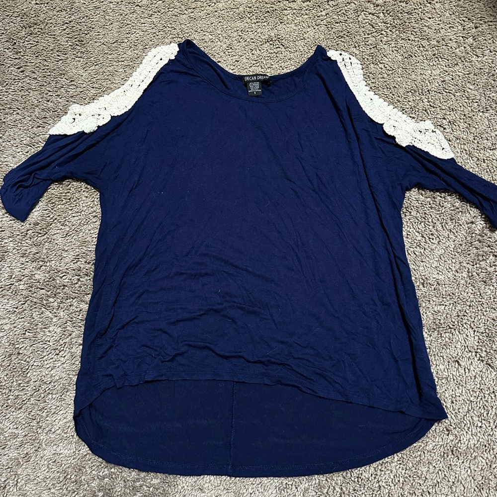 Shirt with lace sleeves